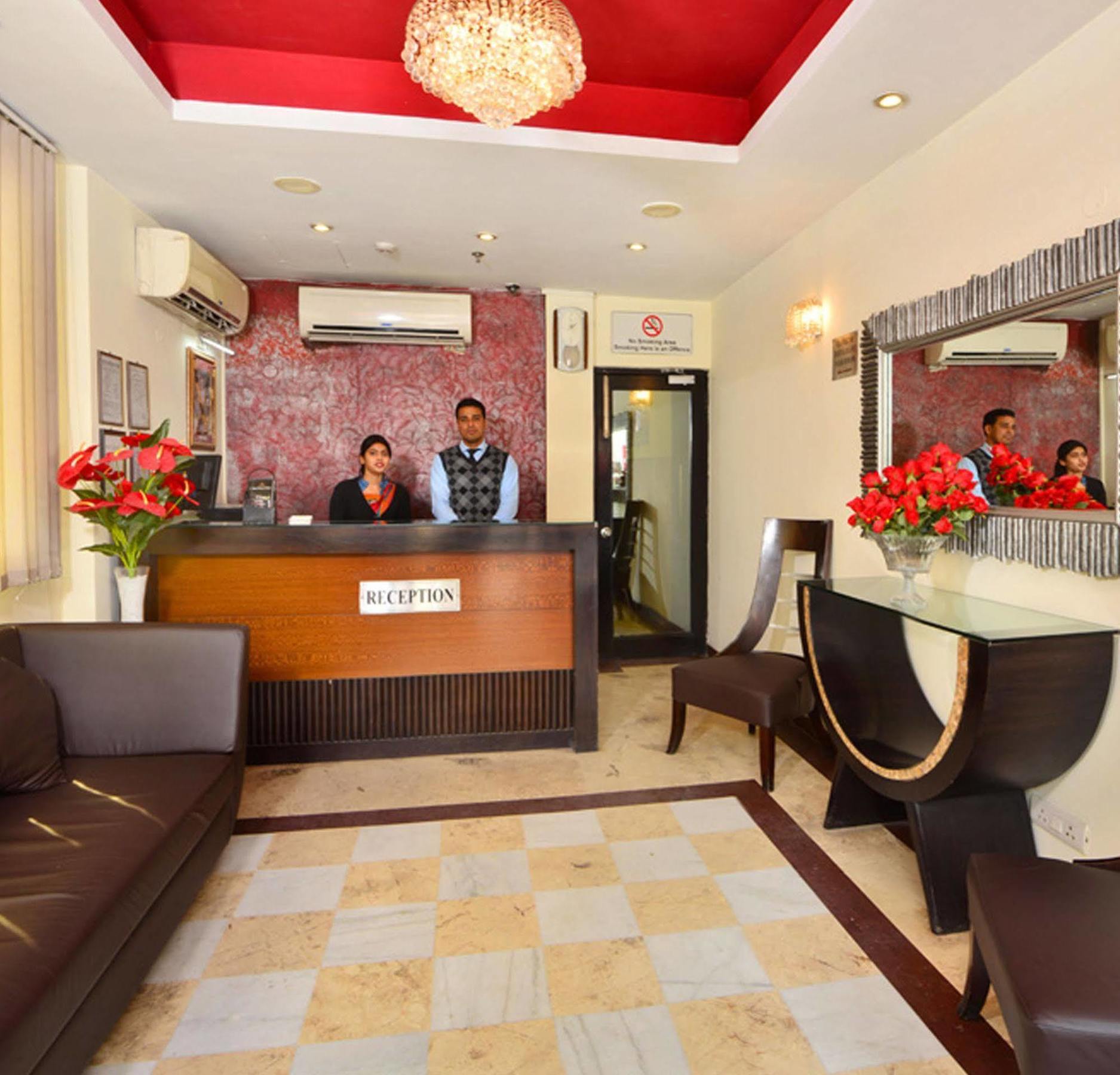 Hotel Shanti Palace West Patel Nagar Nuova Delhi Esterno foto