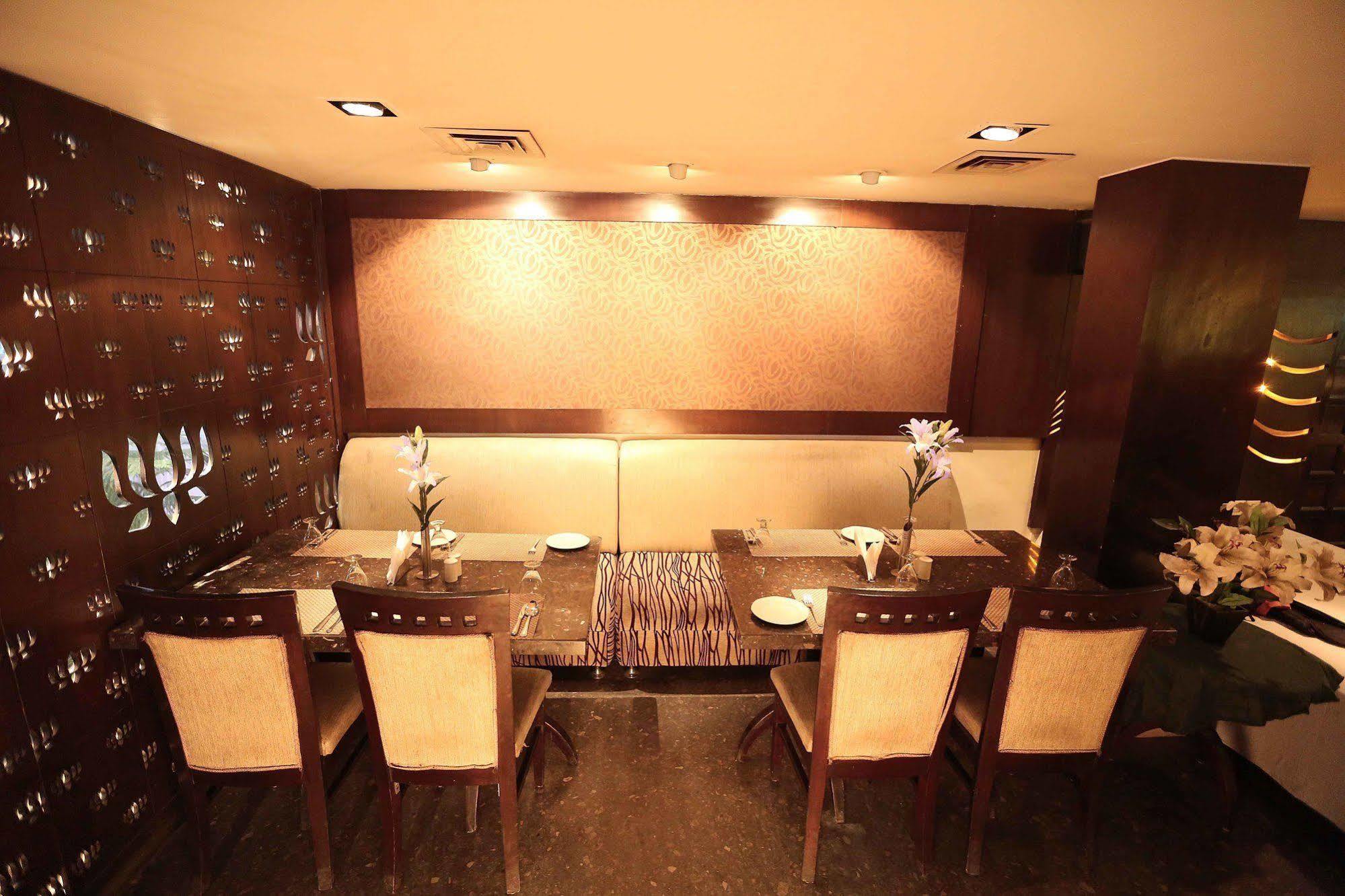Hotel Shanti Palace West Patel Nagar Nuova Delhi Esterno foto